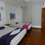 Mayflower Hotel And Hostal