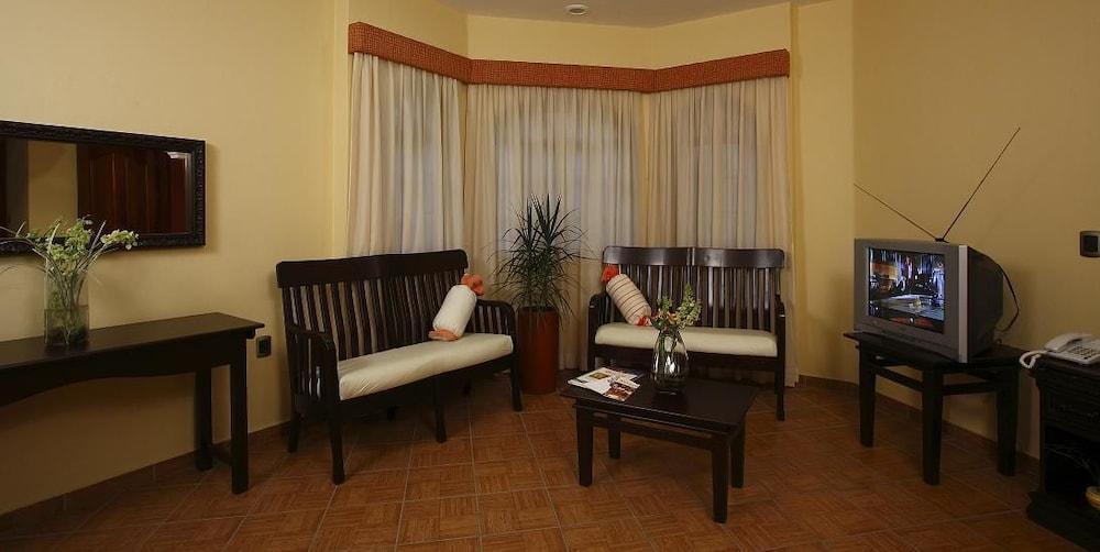 Xochimilco By Dot Tradition 4*