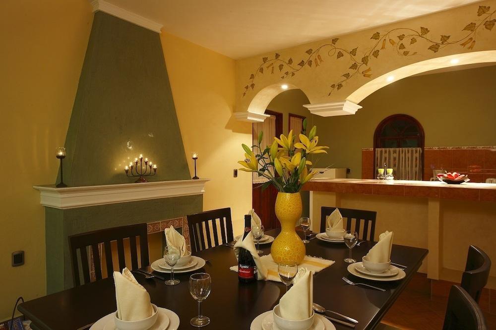Hotel Xochimilco By Dot Tradition 4*