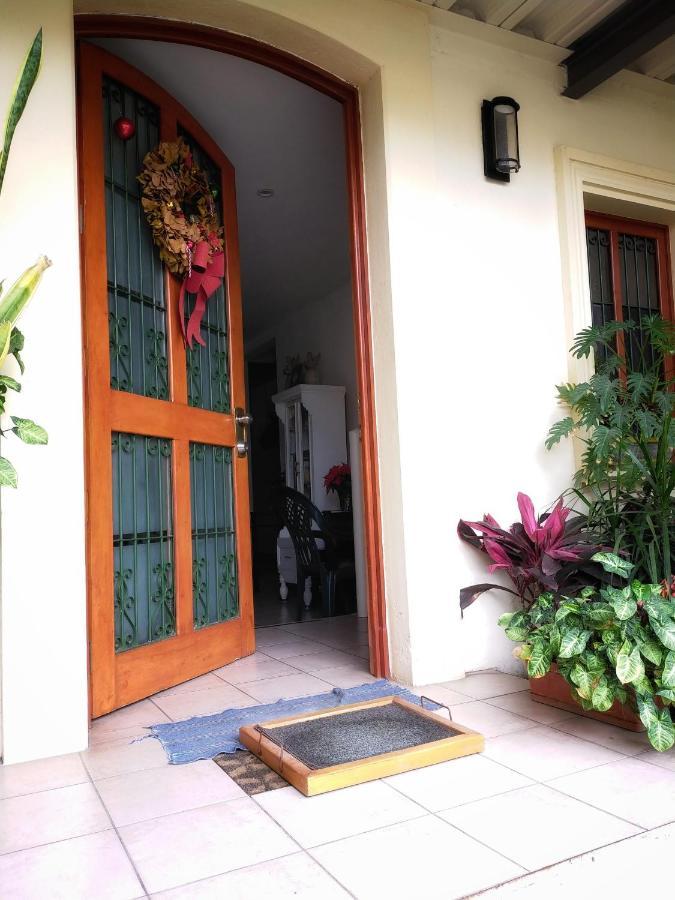 Guest house De Los Angeles 2*