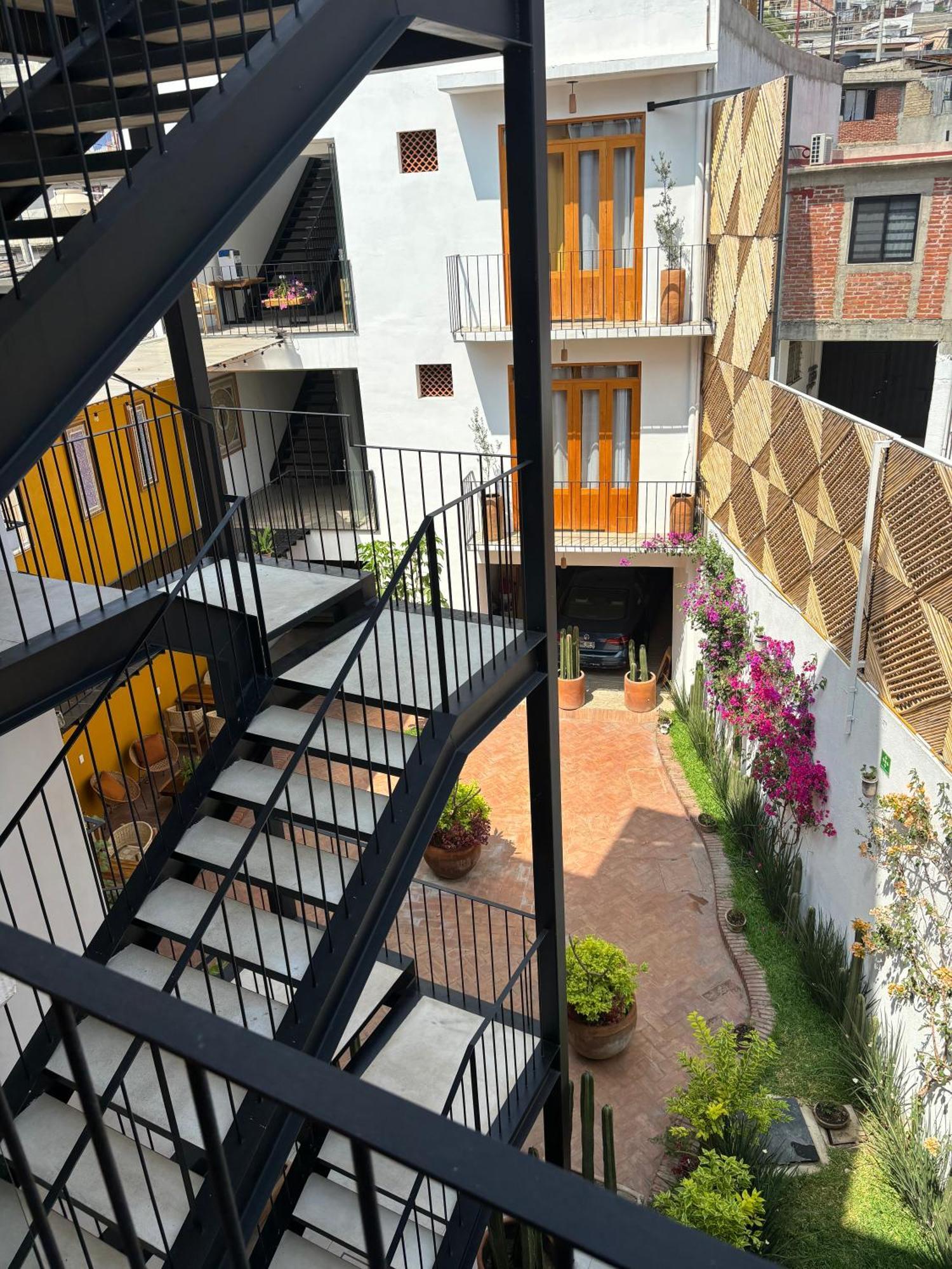 Santa Cecilia Hotel *
