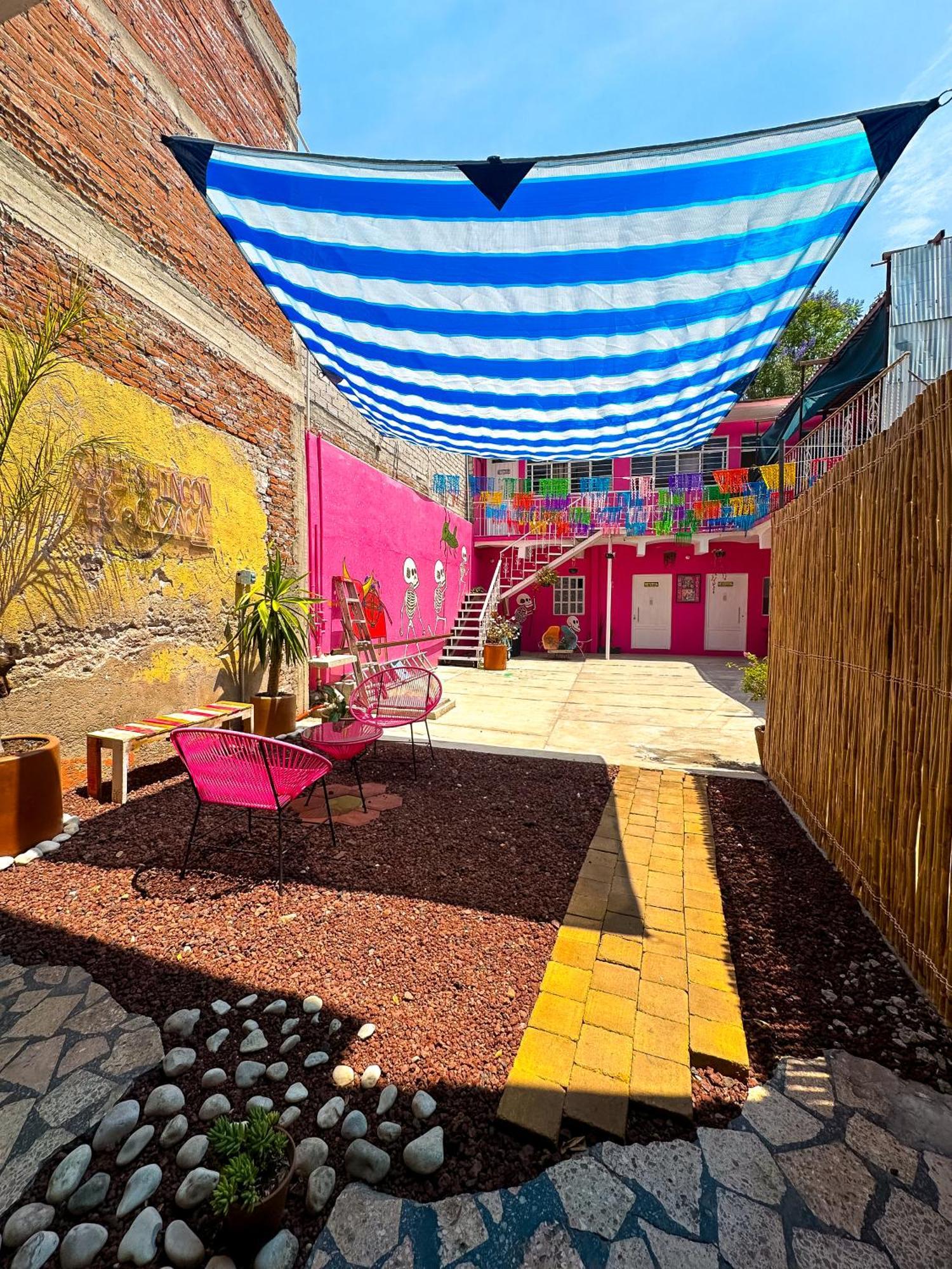 Hvuz, Centro Pensión