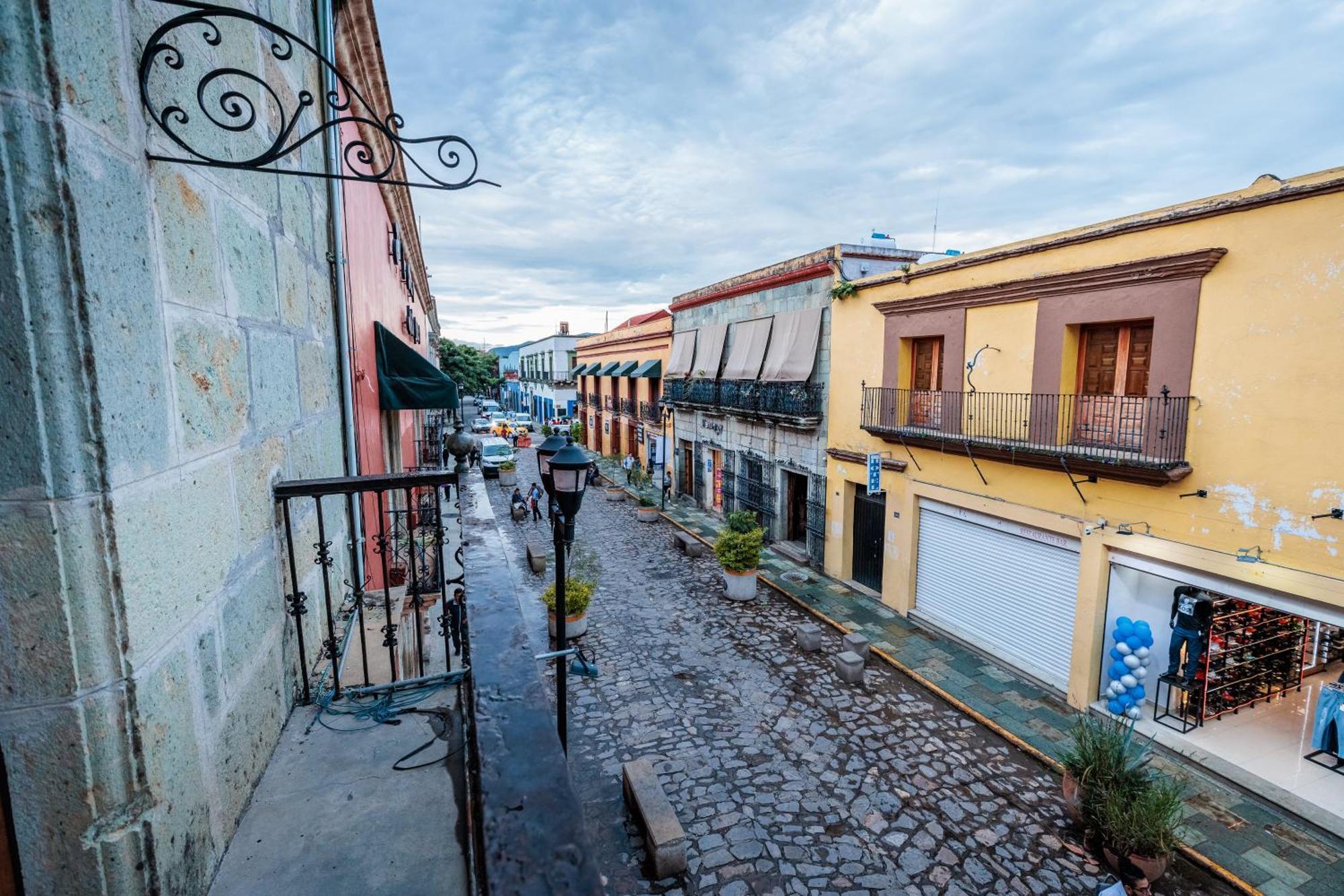 Casa 1800 Boutique Center Based *