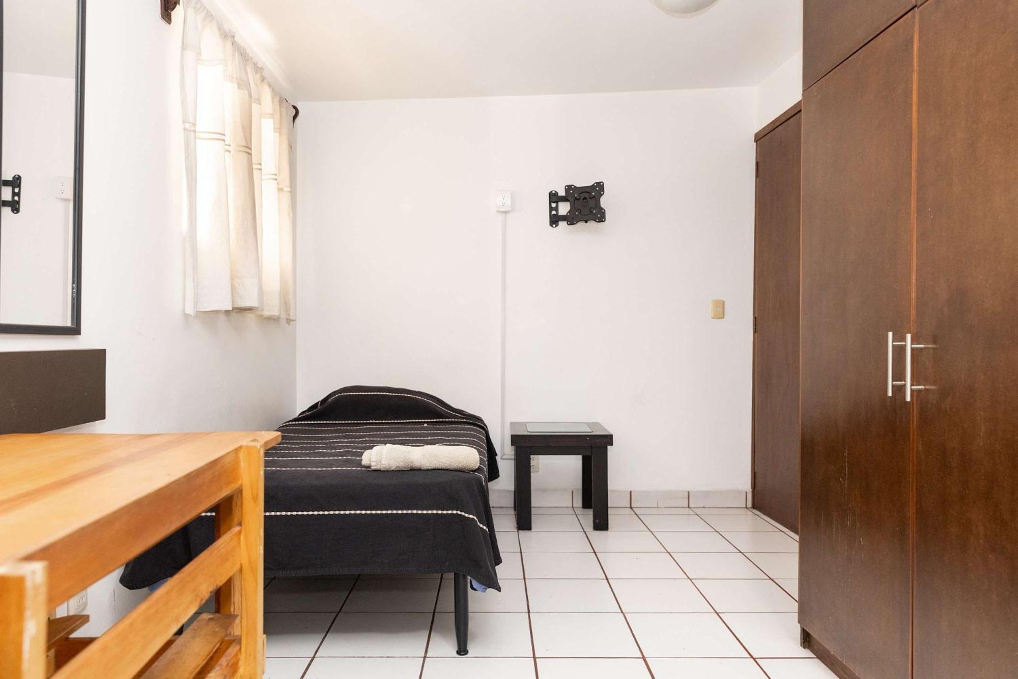 Bohemian In With 2 Bedrooms Apartment *