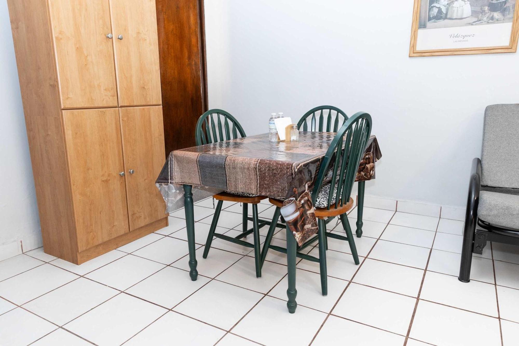 Bohemian In With 2 Bedrooms Apartment *