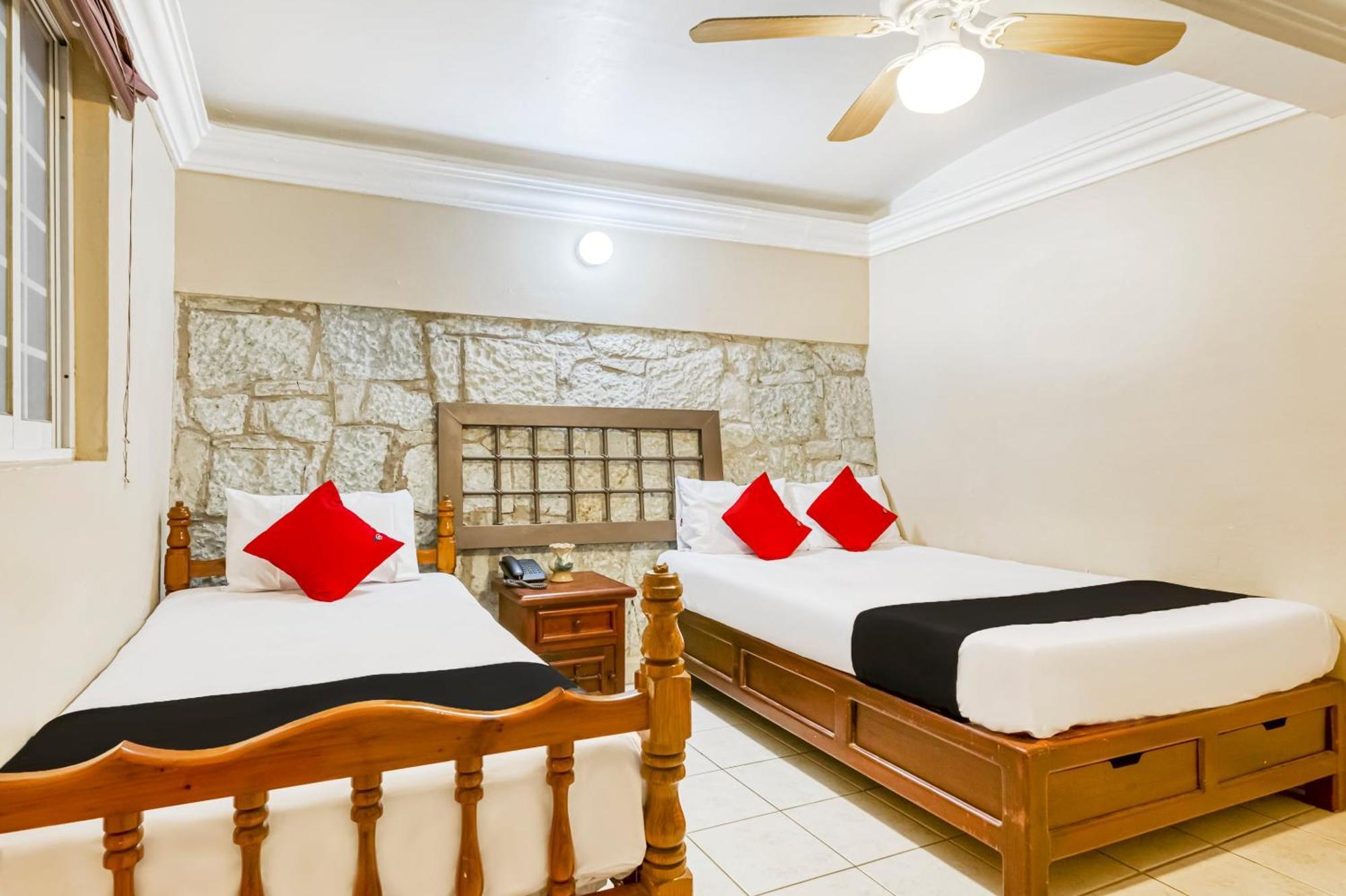 Hotel Capital O Colina Dorada 3*
