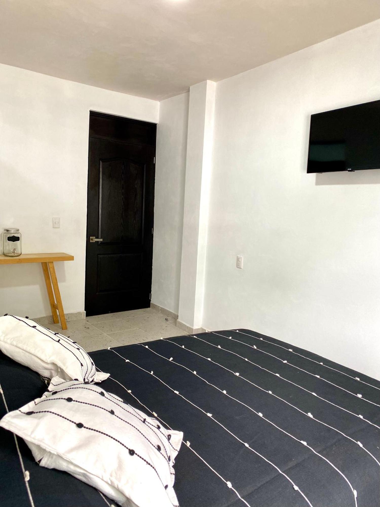 Casa Monarca Hotel *