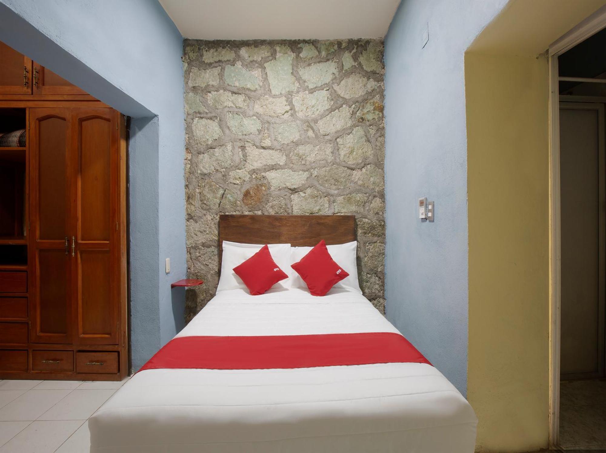 Oyo Maria Hotel