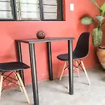 Chill Green Beautiful Downtown Area Tv Good Wifi