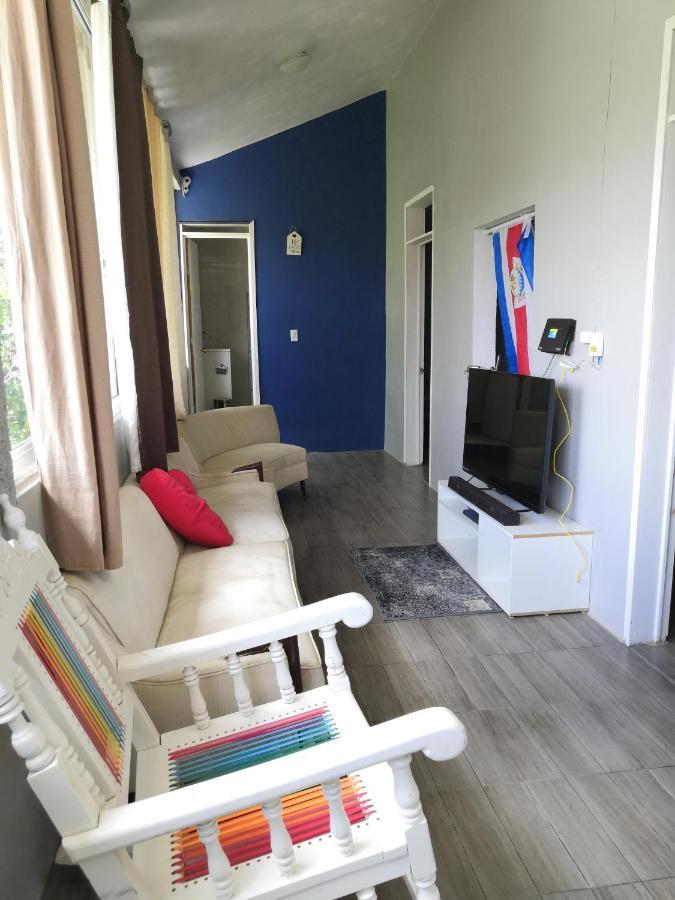 Montealban House Bed & Breakfast *