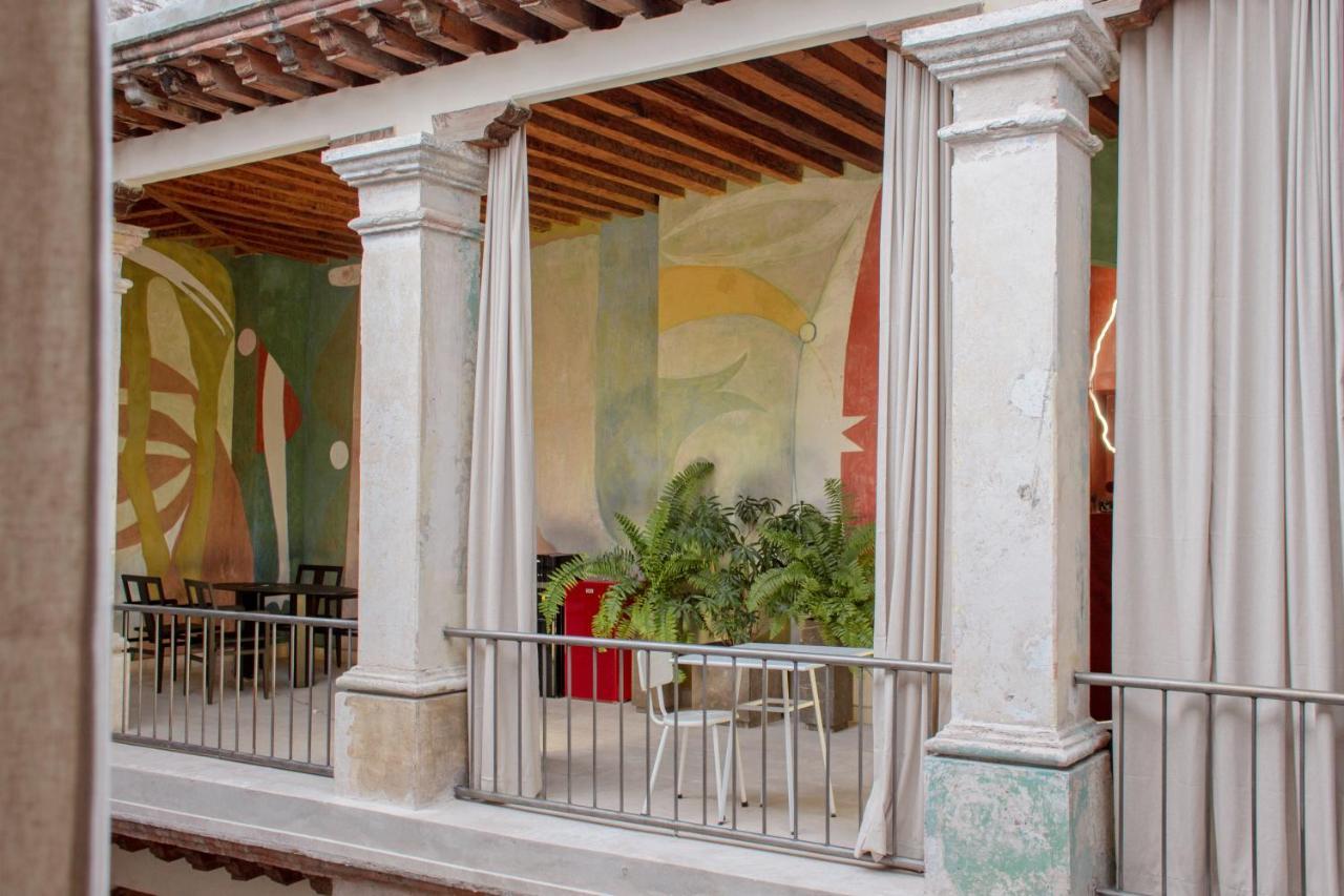 Pug Seal Hotel Oaxaca