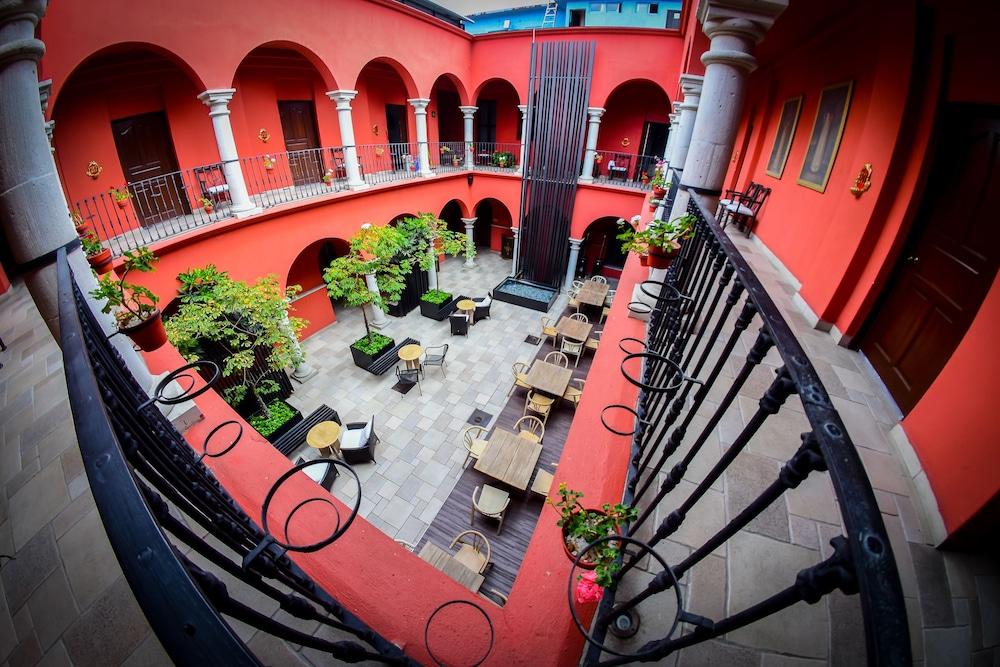 La Casona De Dos Patios 3*