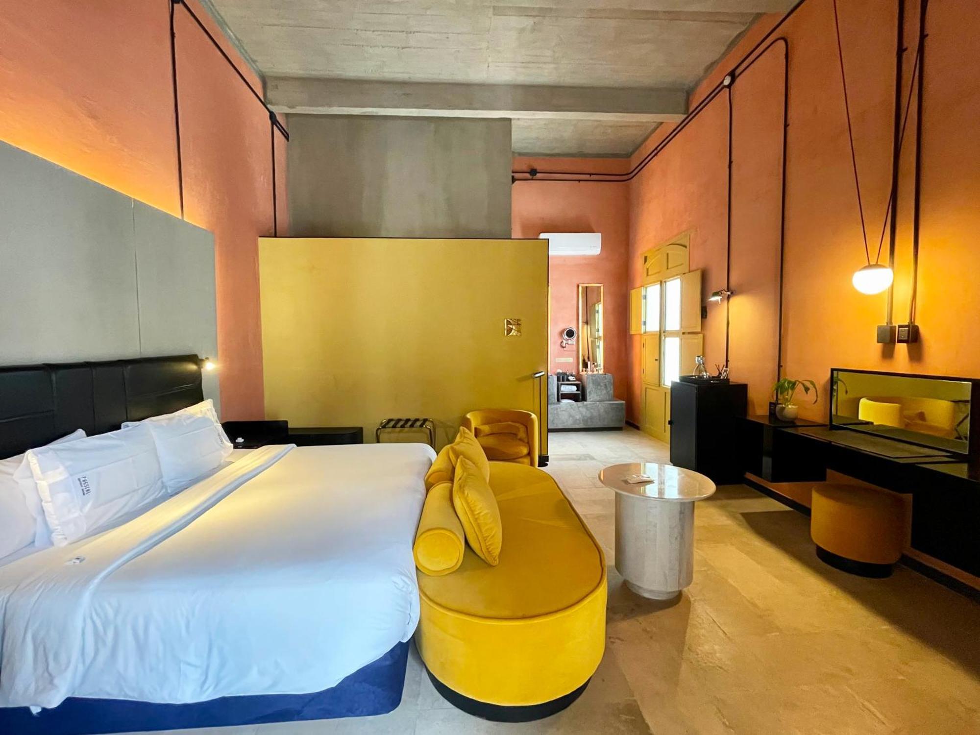 Pug Seal Hotel 5*