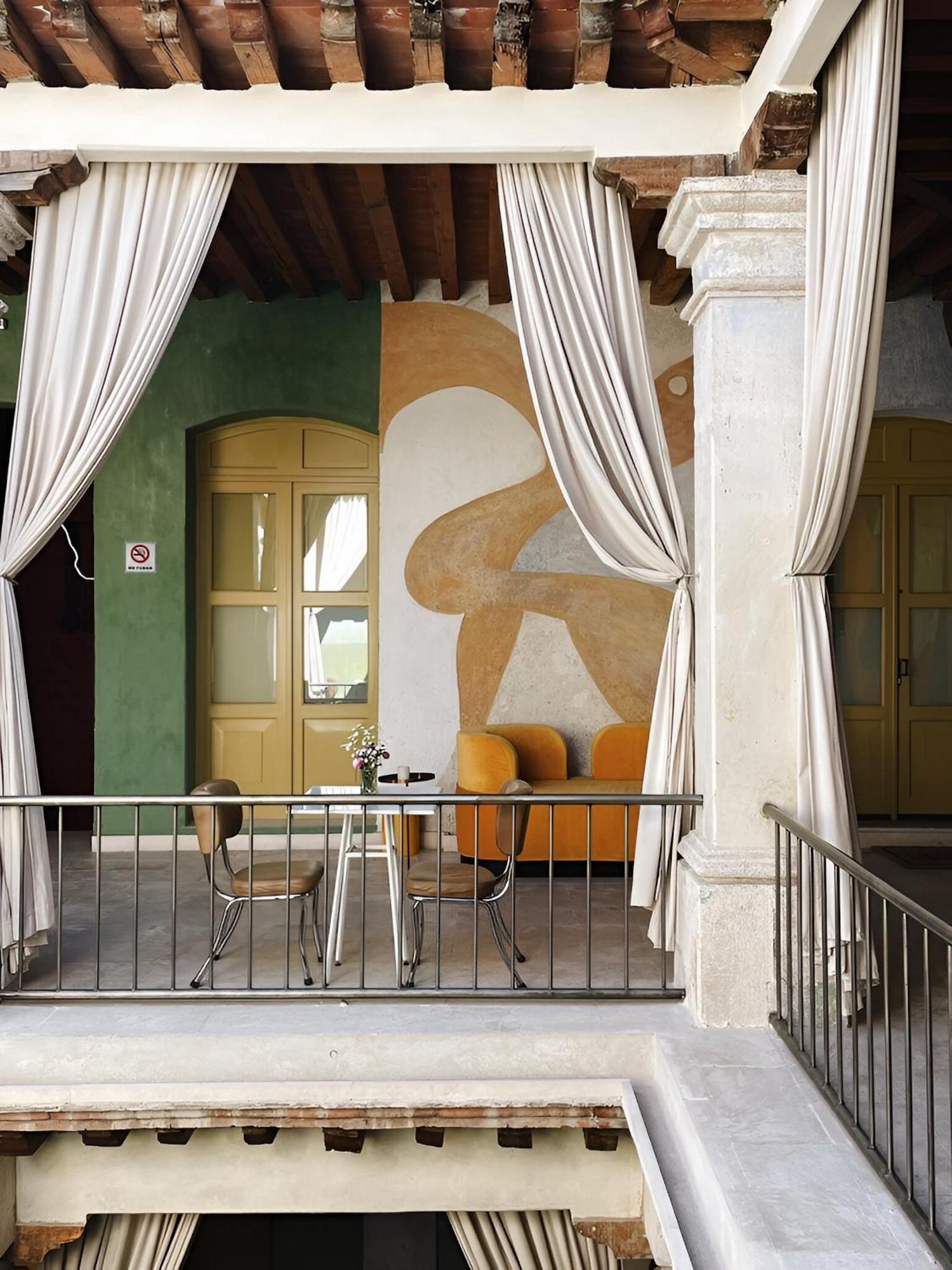 Pug Seal Hotel Oaxaca