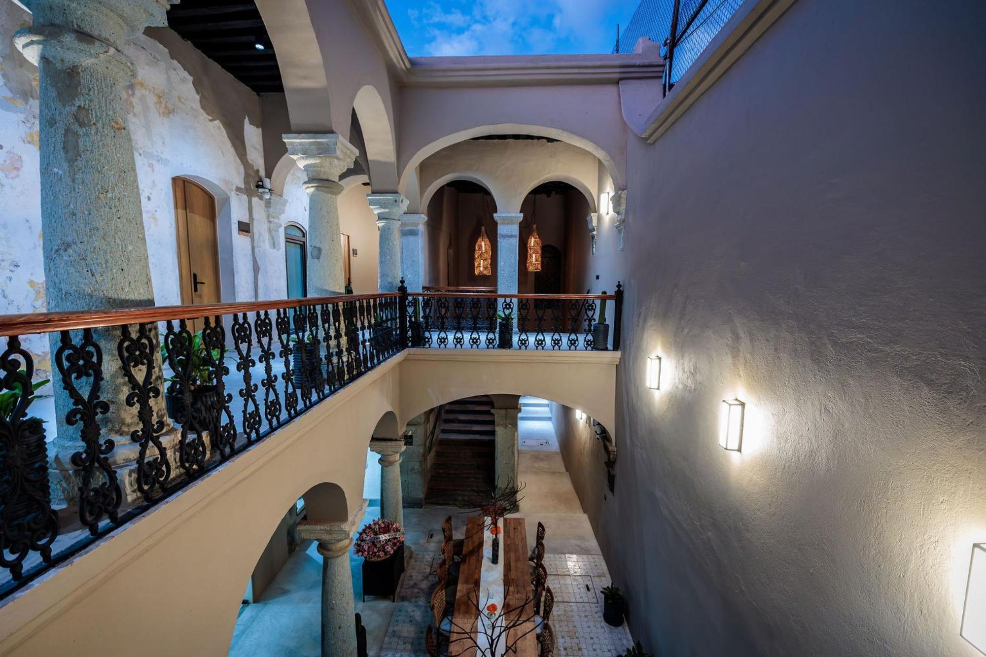 Casa 1800 Boutique Center Based Hotel *