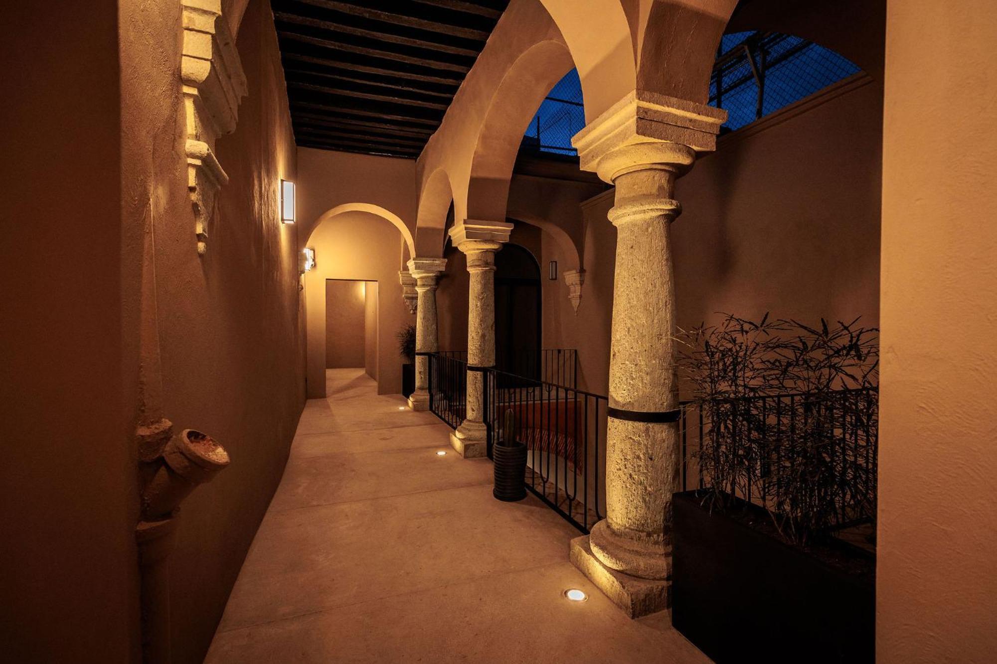Casa 1800 Boutique Center Based *