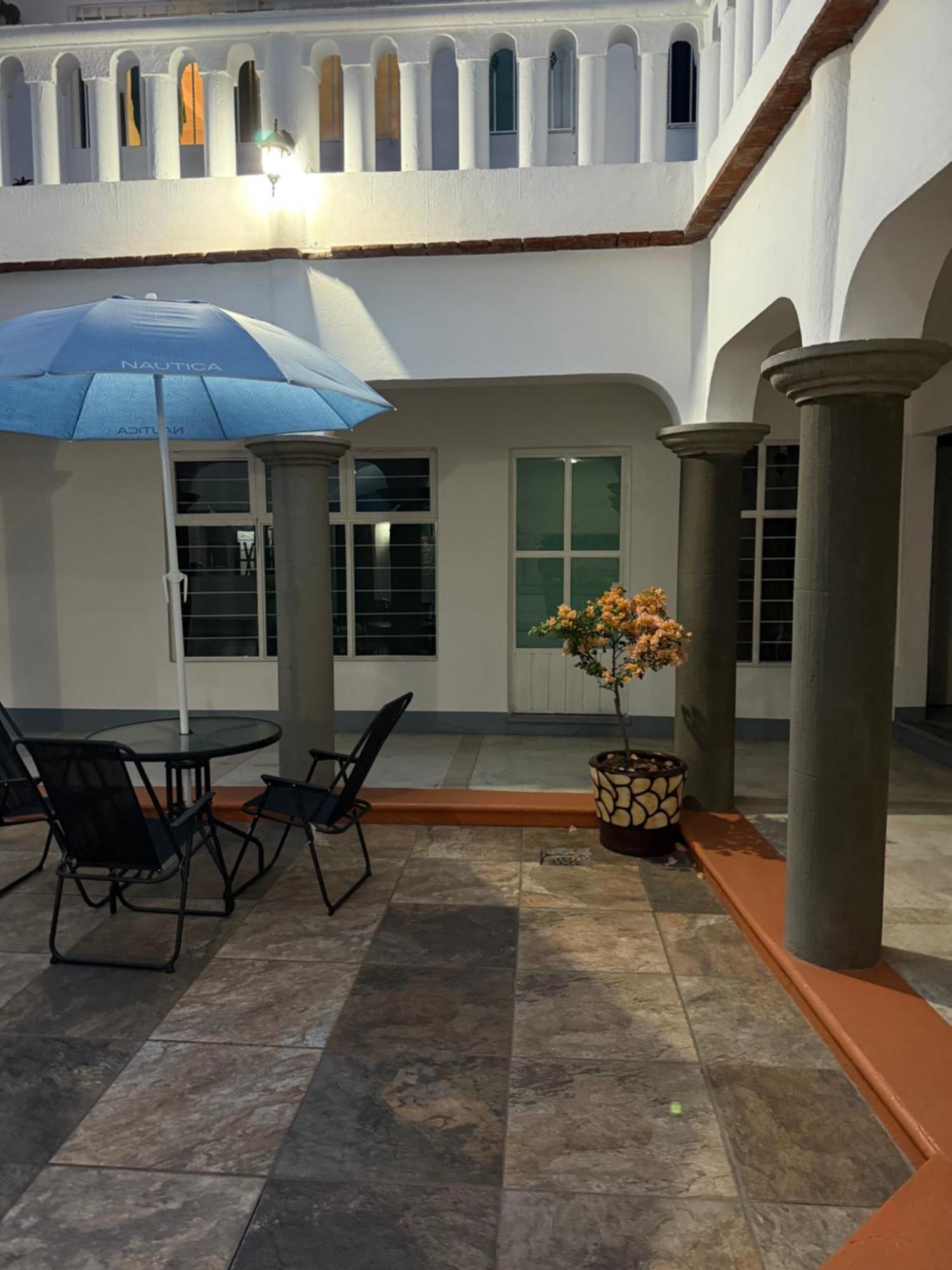 Casa Porfirio Pensión *